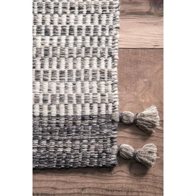 NuLOOM Handmade Jenson Tassel Area Rug - Image 2